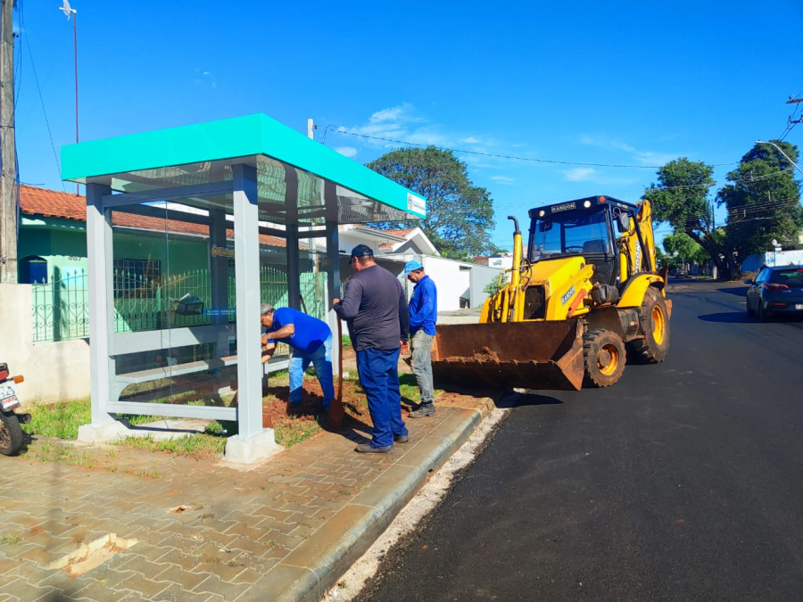  Novos pontos de ônibus são instalados em Campo Mourão