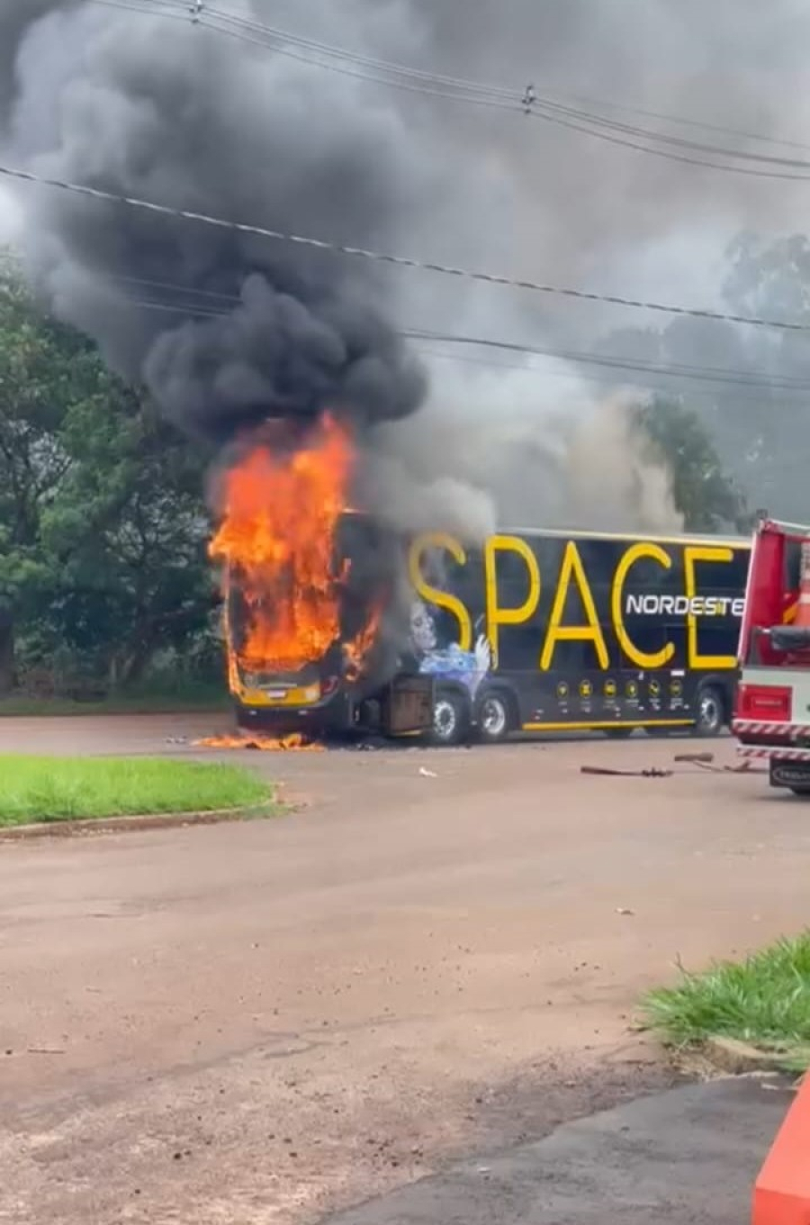 Ônibus que faz a linha Interestadual pega fogo na cidade de Goioerê  